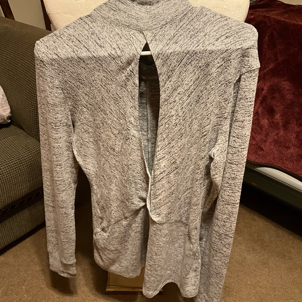 Unbranded large open back shirt
